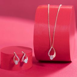 Refined Leaf Design Diamond Necklace Set