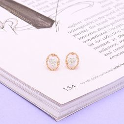 Gleaming Round Diamond Studs