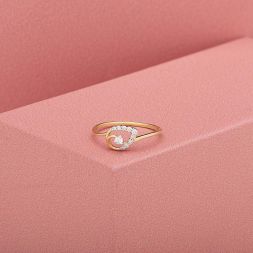 Sophisticated Diamond Yellow Gold Ring