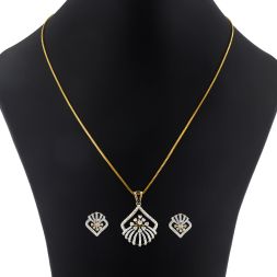 Enigmatic Yellow Gold Pendant Set