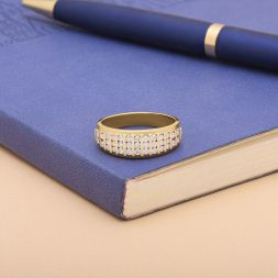 Classic Yellow Gold and Diamond Men's Finger Ring