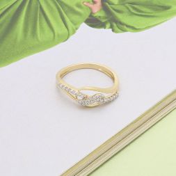 Enigmatic Swirl Design Diamond Finger Ring