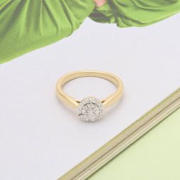 Classic Yellow Gold and Diamond Finger Ring