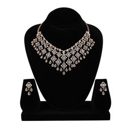 Elegant Spread Diamond Necklace Set