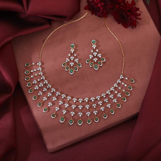 Exquisite Contemporary Design 18KT Diamond Necklace
