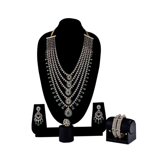 Luxurious Diamond and Emerald Necklace