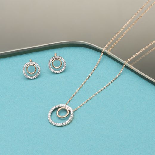 Stylish Comcentric Circular Diamond Necklace Set